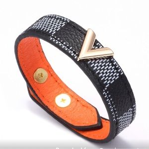 2021 DESIGN V SIGNATURE BRACELET